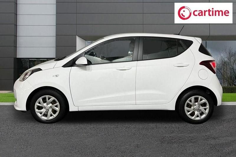 Used Hyundai i10 SE 87 HP (63 kW) 2020 White Hatchback