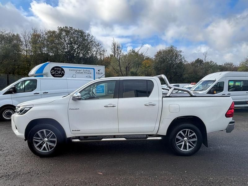Begagnad Toyota HiLux 150 HK (110 kW) 2017 Vit Pickup