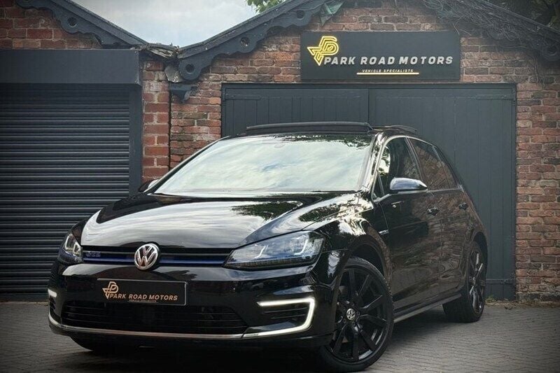 Black Used 2015 VW Golf VII GTE Hatchback | £9,595 (Good price) - Image 1/1