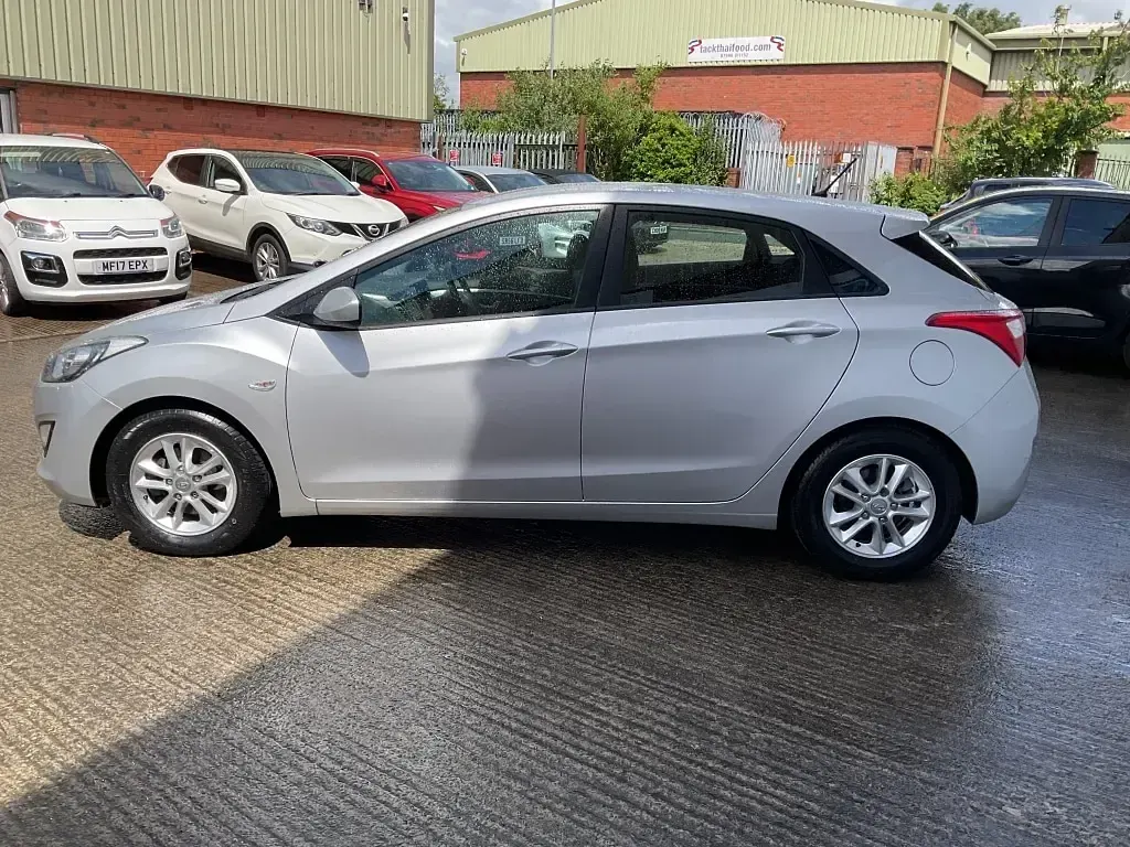 Used Hyundai i30 Active 100 HP (73 kW) 2013 Silver Hatchback