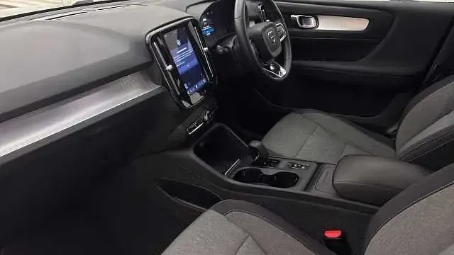 Used Volvo XC40 Core 163 HP (119 kW) 2023 Fjord blue SUV