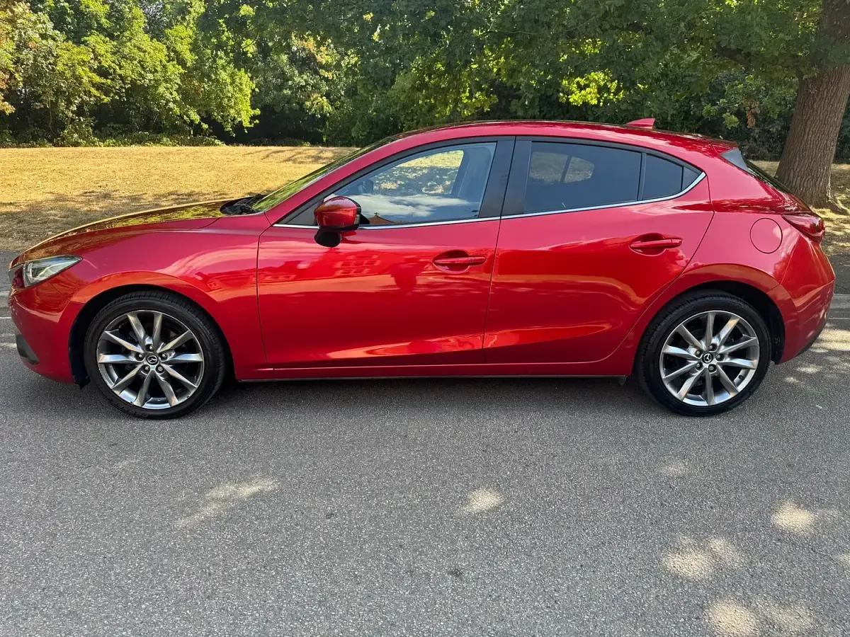 Used Mazda 3 Inclusive 165 HP (121 kW) 2015 Red Hatchback