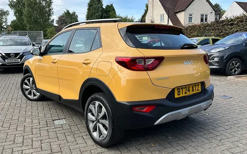 Used Kia Stonic 101 HP (74 kW) 2024 Yellow SUV