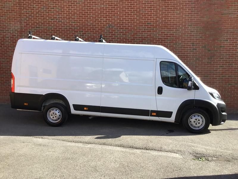 Used Peugeot Boxer Premium 140 HP (102 kW) 2023 White Van