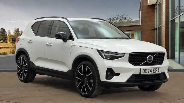 Used 2025 Volvo XC40 Ultra SUV | £36,495 (Expensive) - Image 1/4