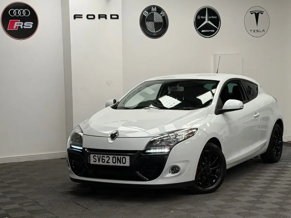 Used Renault Mégane Coupé Dynamique 110 HP (80 kW) 2012 White Coupe