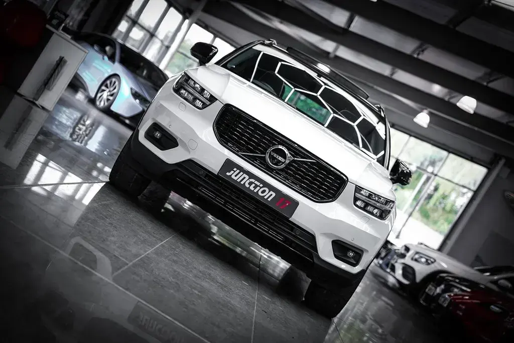 Used Volvo XC40 R-Design Pro 258 HP (189 kW) 2021 White SUV