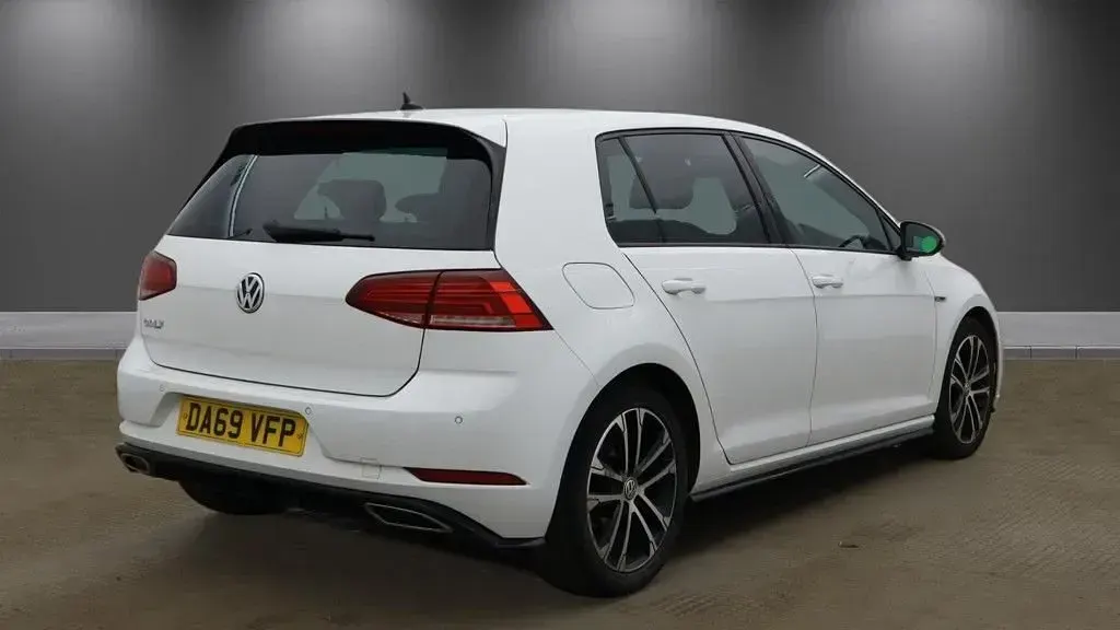Used VW Golf VII R-line 150 HP (110 kW) 2019 White Hatchback