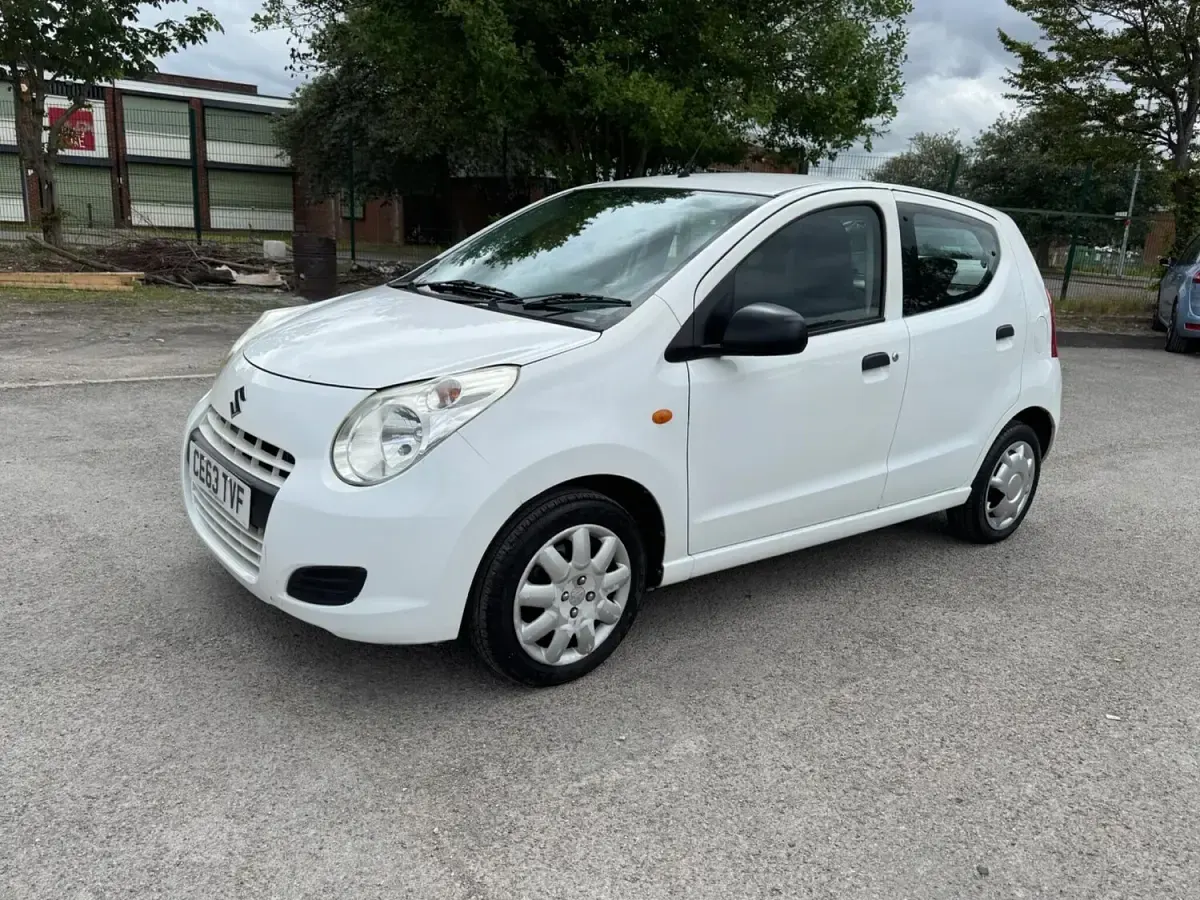 Used Suzuki Alto 68 HP (50 kW) 2013 White Hatchback