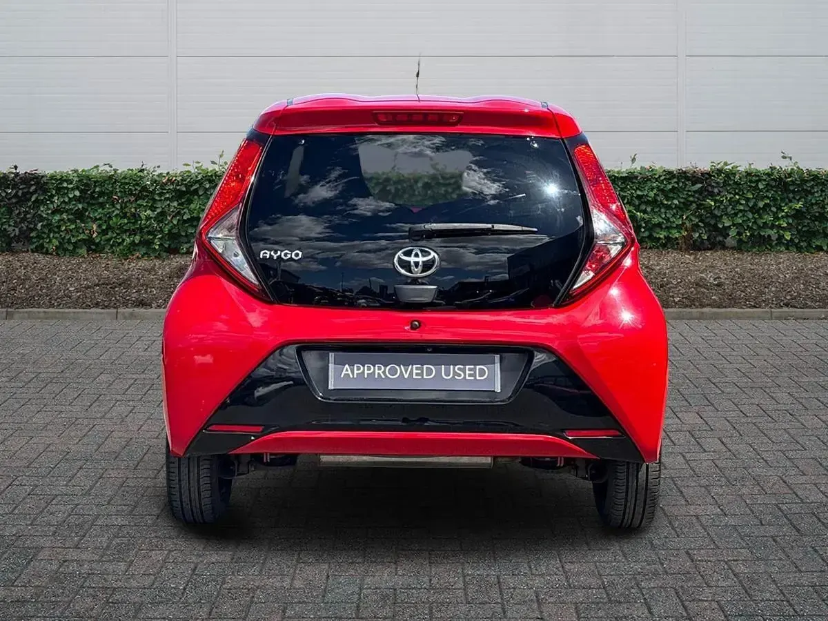 Used Toyota Aygo Trend 72 HP (52 kW) 2020 Red Hatchback