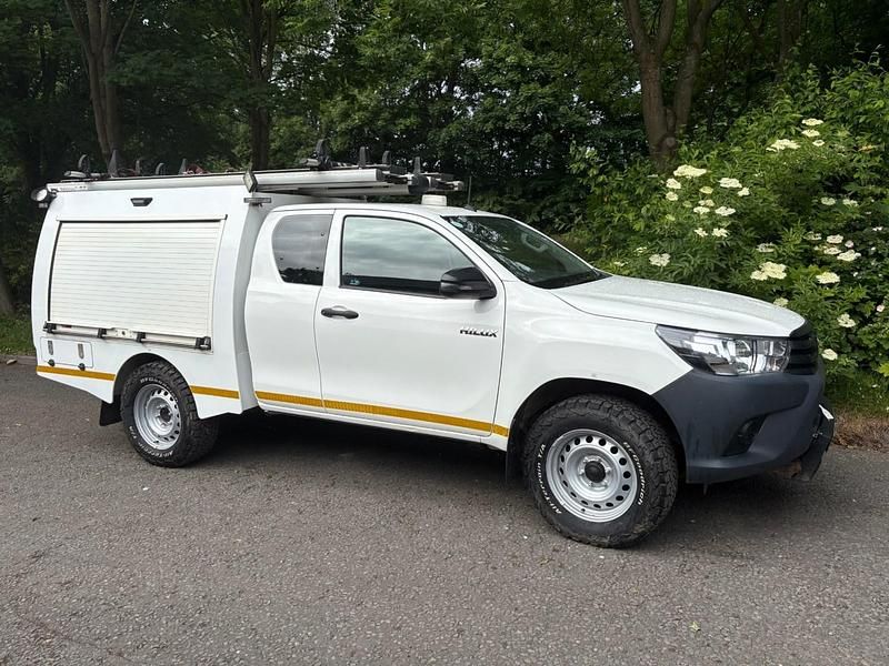 Used Toyota HiLux Active 150 HP (110 kW) 2020 White Pickup