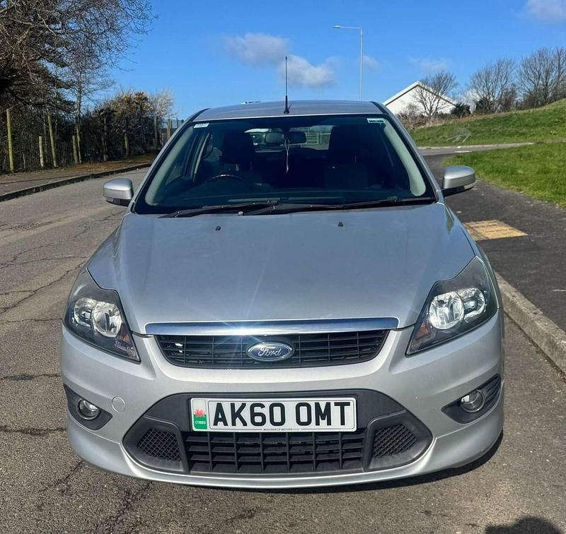 Used Ford Focus Zetec 110 HP (80 kW) 2010 Silver Hatchback