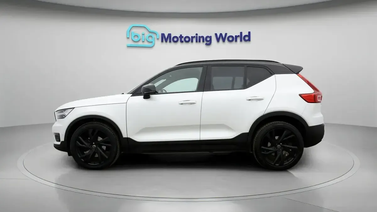 Used Volvo XC40 R-Design Pro 250 HP (183 kW) 2021 White SUV