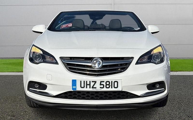 Used Vauxhall Cascada Elite 140 HP (102 kW) 2016 White Cabriolet