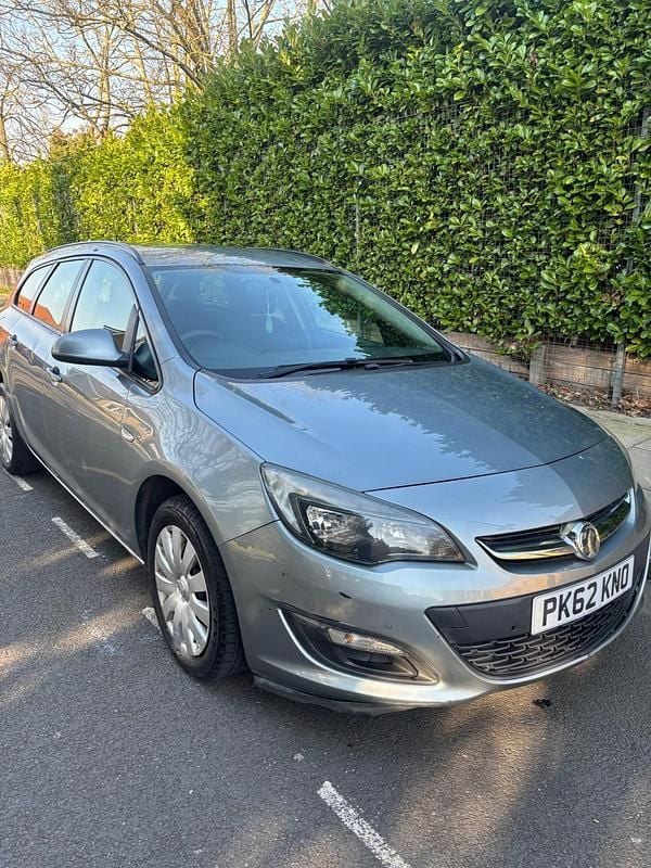 Used Vauxhall Astra 115 HP (84 kW) 2012 Silver Estate