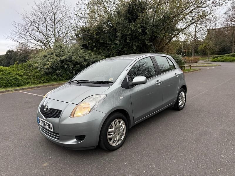 Used Toyota Yaris T3 85 HP (62 kW) 2006 Silver Hatchback