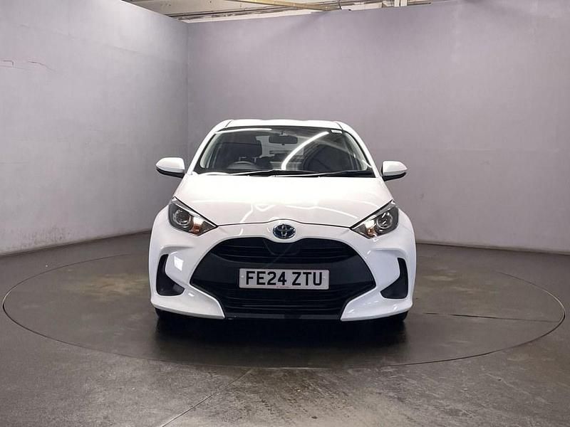 Used Toyota Yaris Hybrid 116 HP (85 kW) 2024 White Hatchback