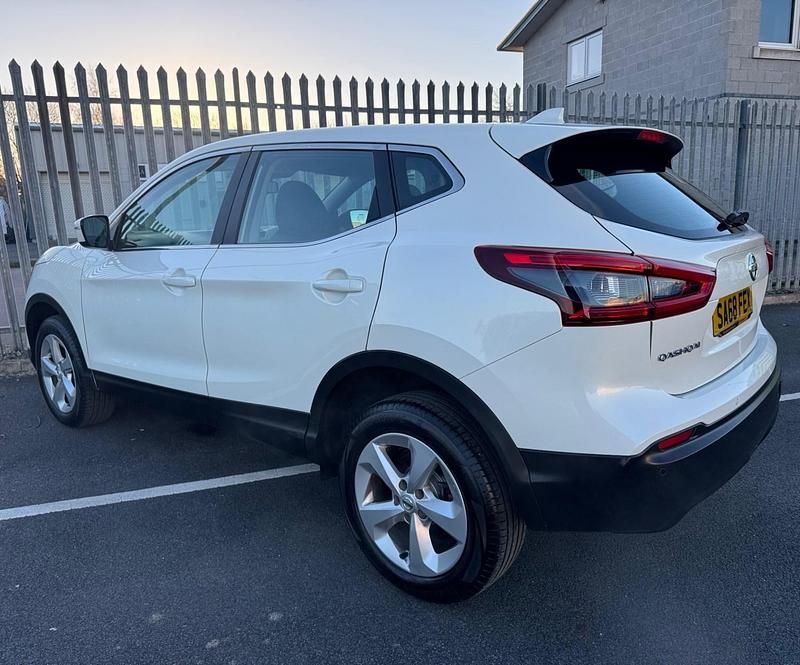 Used Nissan Qashqai Acenta Premium 115 HP (84 kW) 2018 White SUV