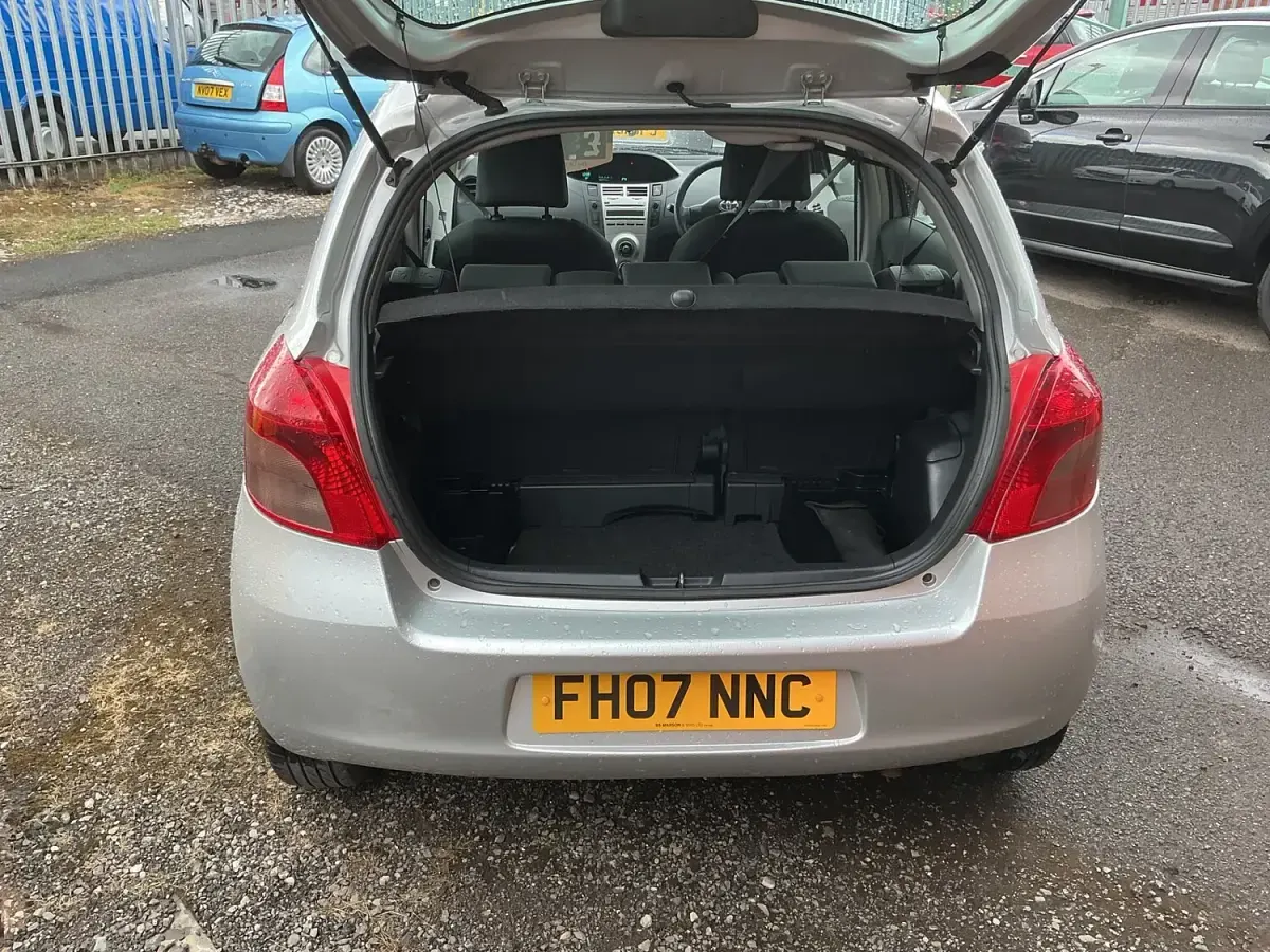 Used Toyota Yaris T2 68 HP (50 kW) 2007 Silver Hatchback