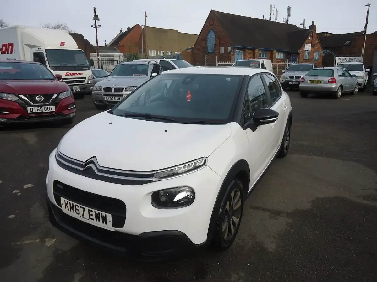 Used Citroën C3 Feel 110 HP (80 kW) 2017 White Hatchback