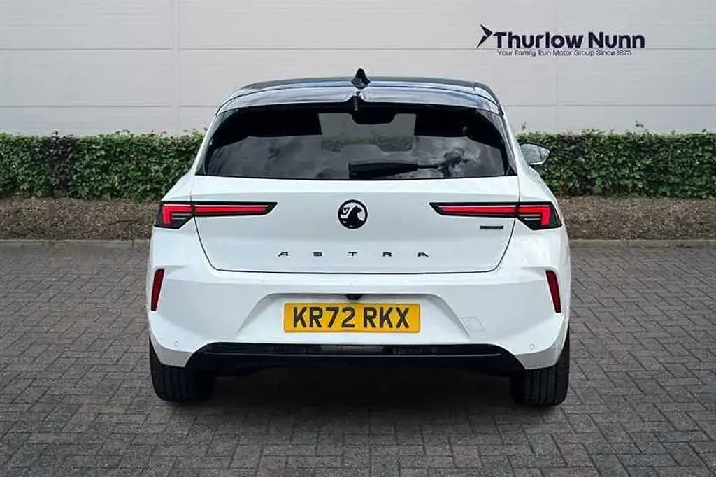 Used Vauxhall Astra GS Line 180 HP (132 kW) 2022 Arctic white Hatchback