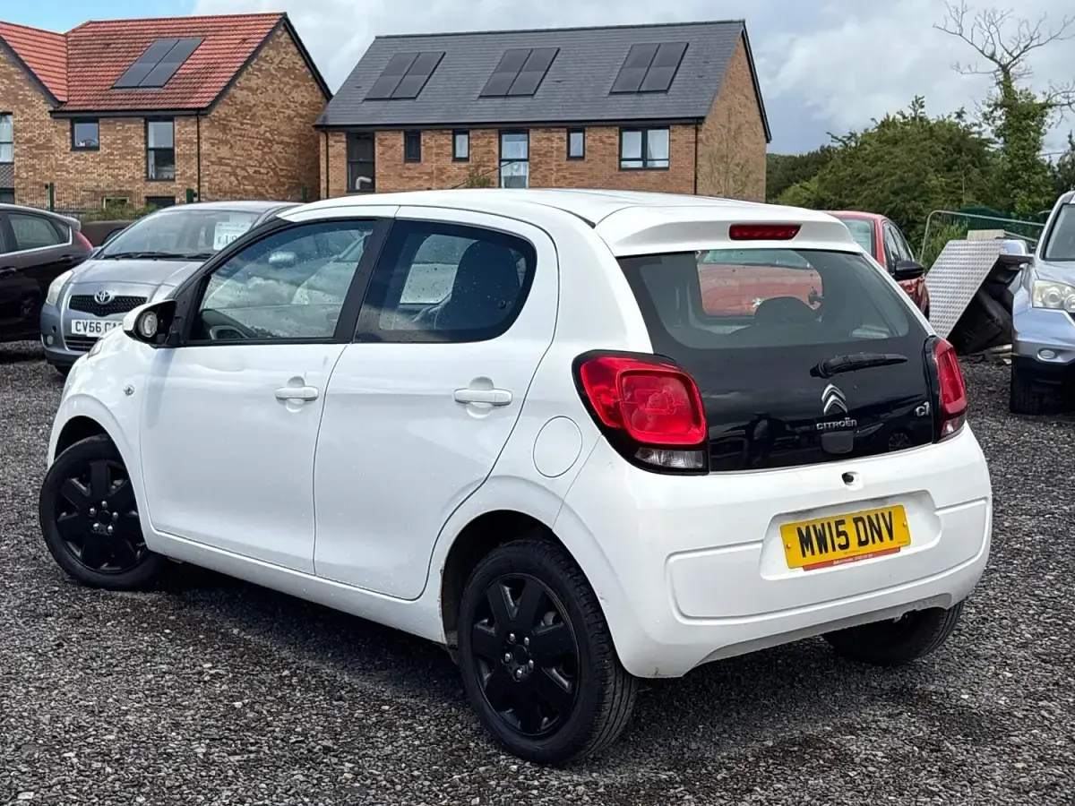 Used Citroën C1 Feel 68 HP (50 kW) 2015 White Hatchback