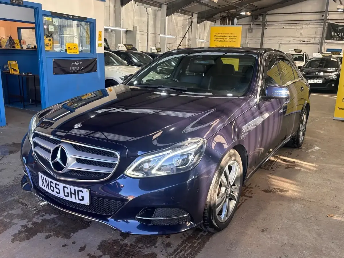 Gebraucht Mercedes E220 SE 2015 Blau Limousine