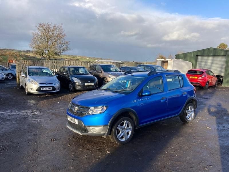Blue Used 2015 Dacia Sandero Lauréate Hatchback | £3,495 (Fair price) - Image 1/4