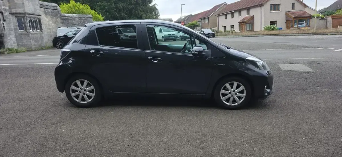 Used Toyota Yaris T4 101 HP (74 kW) 2013 Black Hatchback