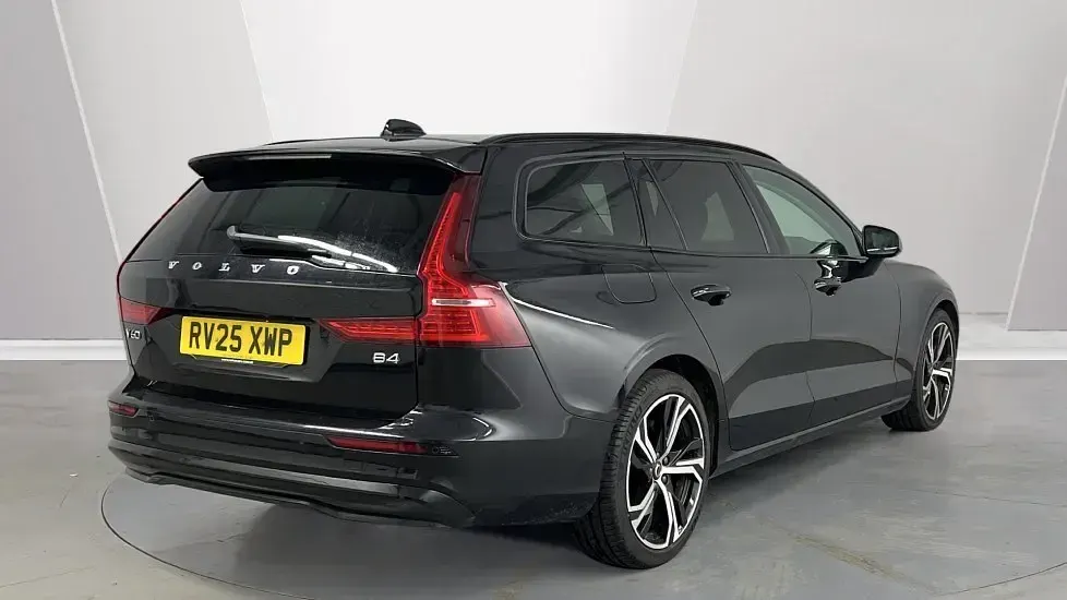 Używany Volvo V60 Plus 2025 Czarny Kombi