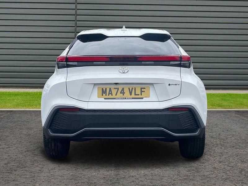 Used Toyota C-HR Design 223 HP (164 kW) 2024 White SUV