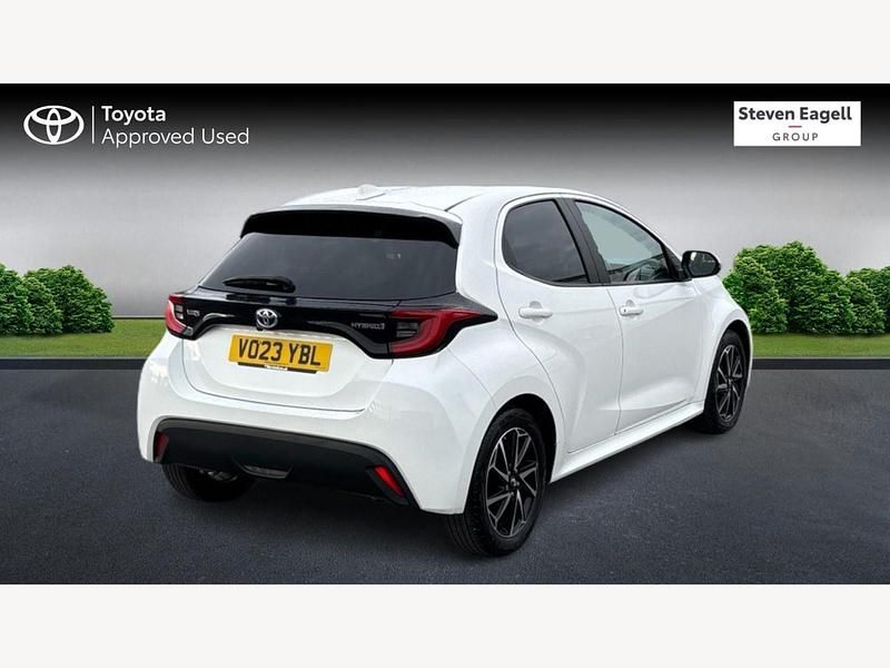 Used Toyota Yaris Hybrid Design 2023 White Hatchback