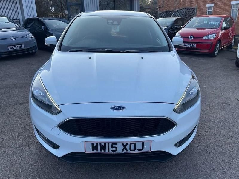 Used Ford Focus Titanium 120 HP (88 kW) 2015 White Hatchback