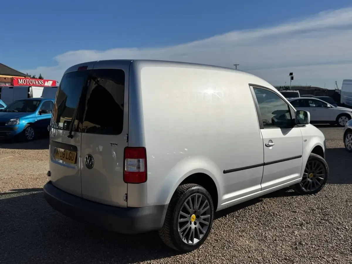 Usado VW Caddy 104 HP (76 kW) 2008 Prateado Monovolume
