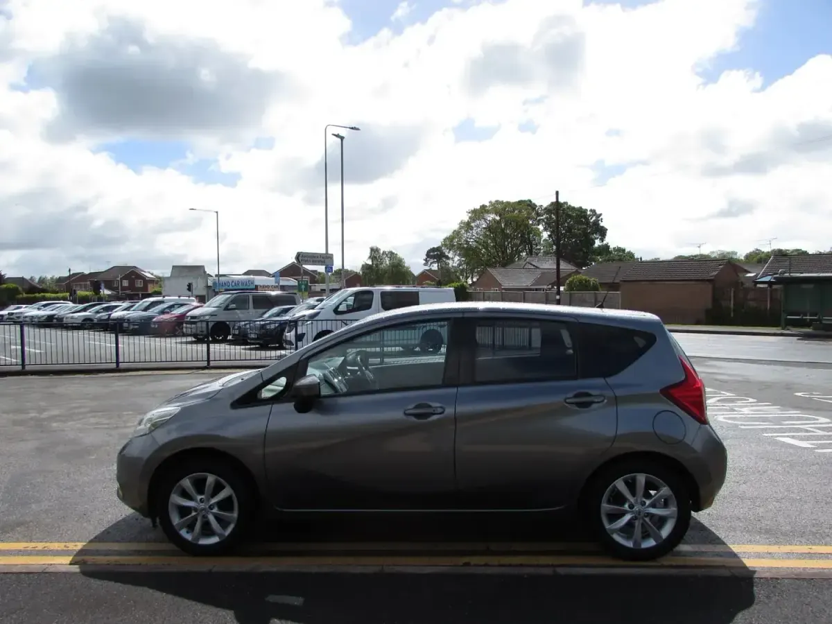 Używany Nissan Note S 98 KM (72 kW) 2017 Szary Hatchback