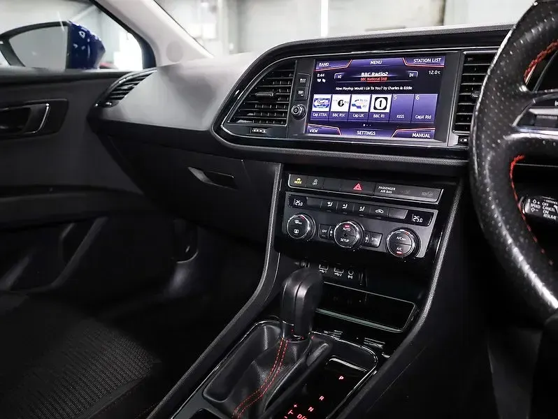 Used Seat Leon FR 150 HP (110 kW) 2017 Blue Estate