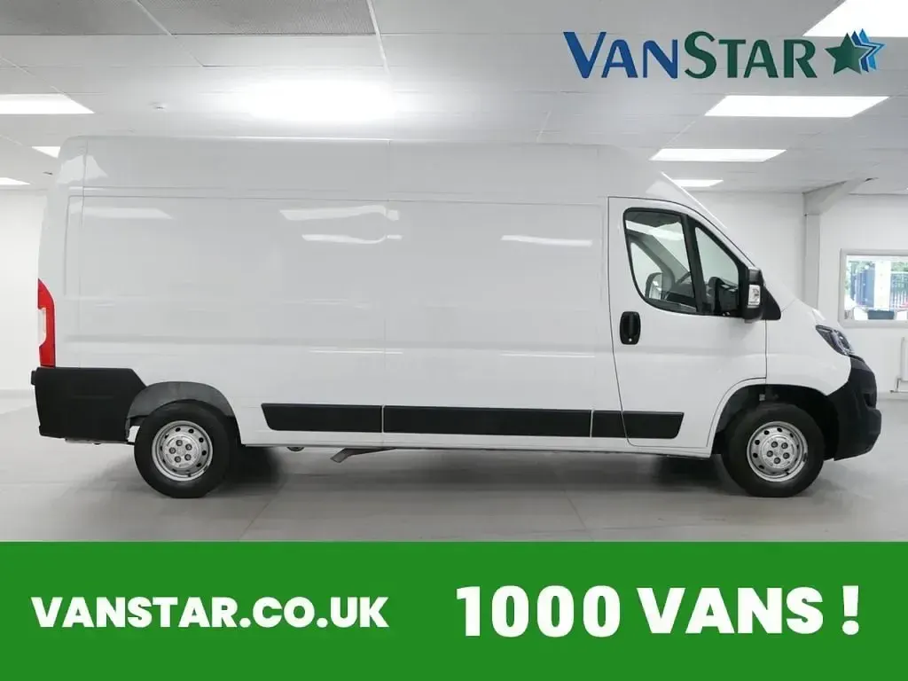 Second-hand Peugeot Boxer Premium 140 CP (102 kW) 2024 Alb Van