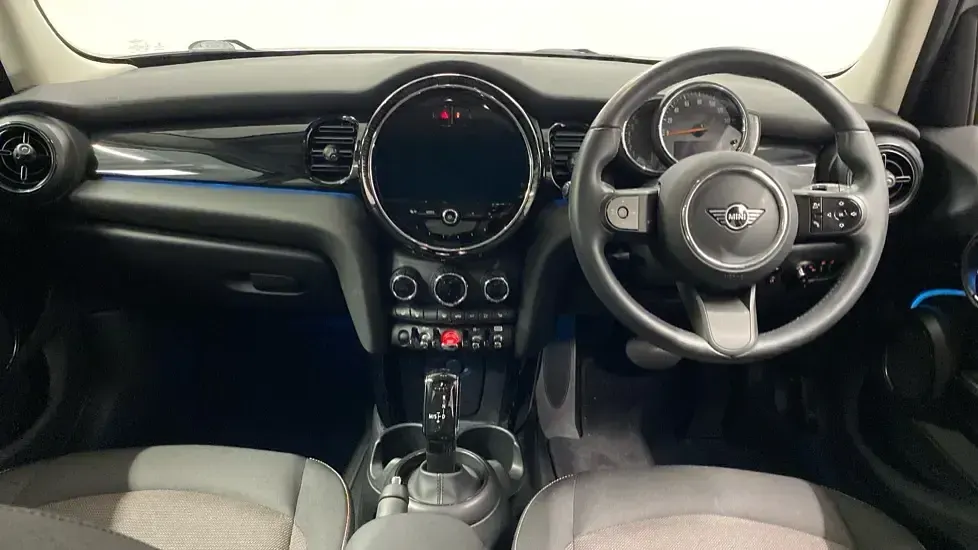 Used Mini Cooper Classic 134 HP (98 kW) 2023 Silver Hatchback