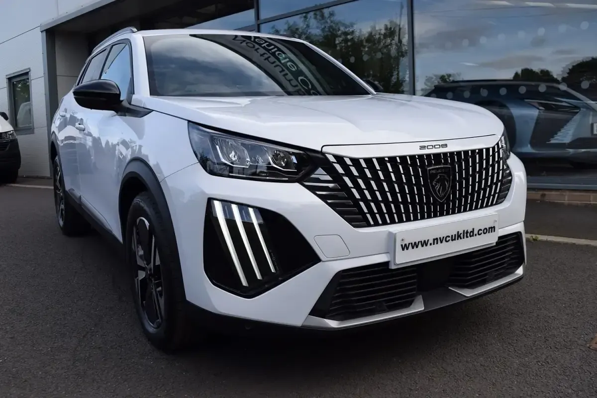 Used Peugeot 2008 Allure 100 HP (73 kW) 2024 White SUV