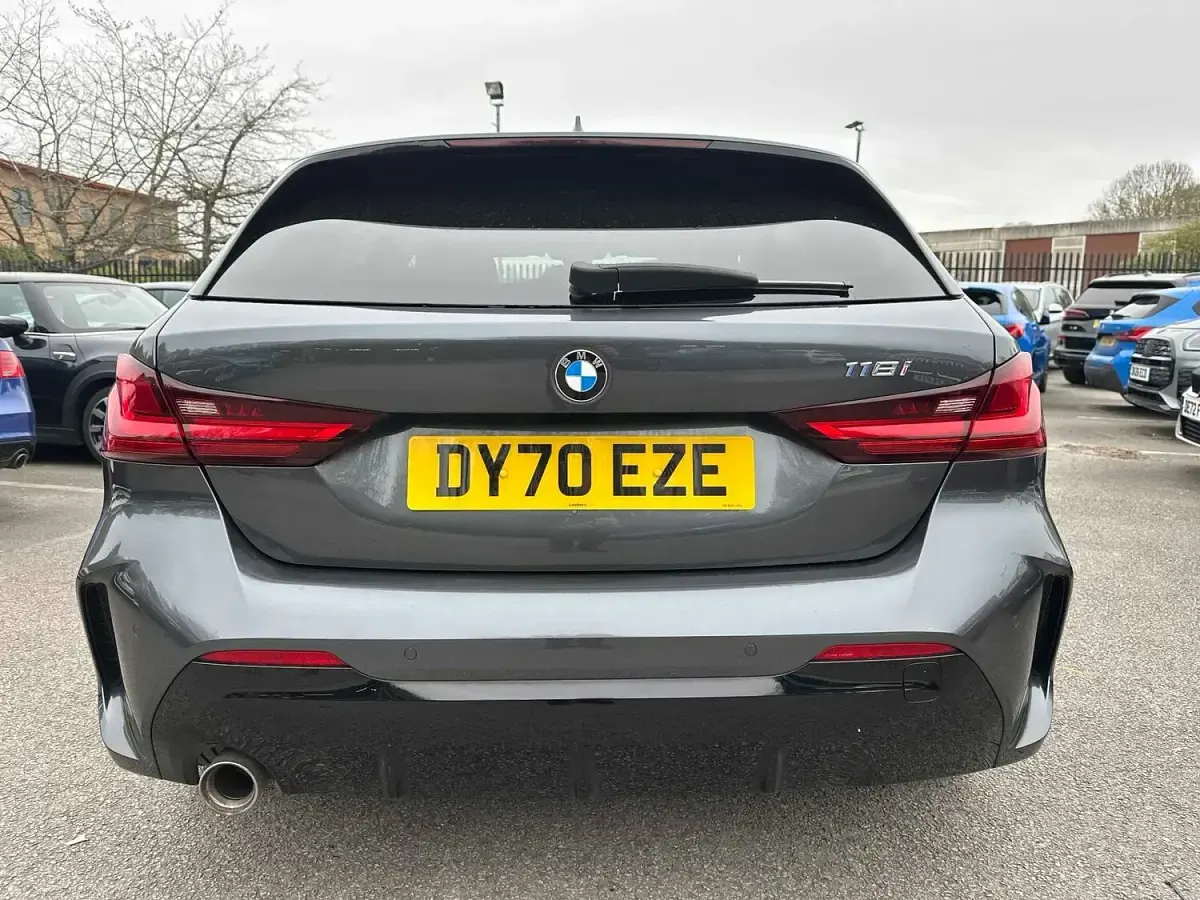 Usado BMW 118 M Sport 140 CV (102 kW) 2020 Gris Utilitario