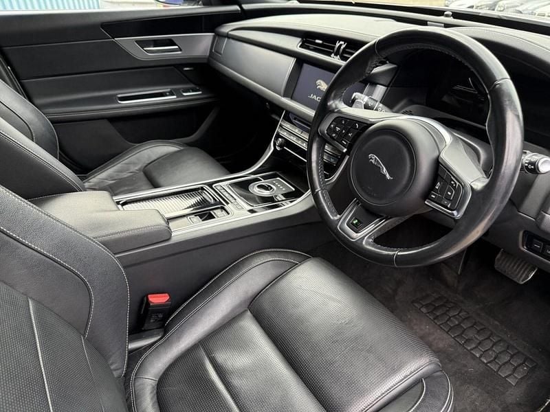 Used Jaguar XF Sportbrake R-Sport 180 HP (132 kW) 2018 Silver Estate