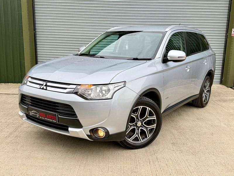 Silver Used 2014 Mitsubishi Outlander SUV | £4,500 (A bit pricey) - Image 1/4