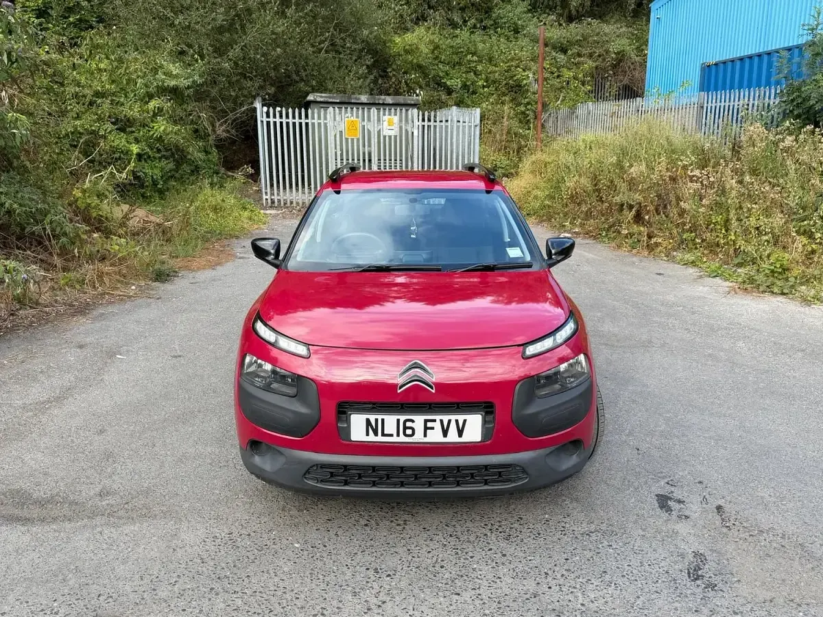 Used Citroën C4 Cactus Feel 80 HP (58 kW) 2016 Red Hatchback