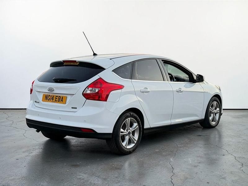 Used Ford Focus Titanium 125 HP (91 kW) 2014 White Hatchback