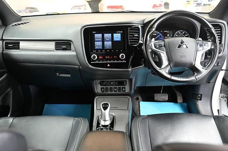 Used Mitsubishi Outlander P-HEV 2020 White Estate