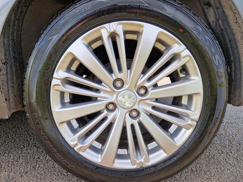 Used Peugeot 208 Signature Sky 82 HP (60 kW) 2019 Grey Hatchback