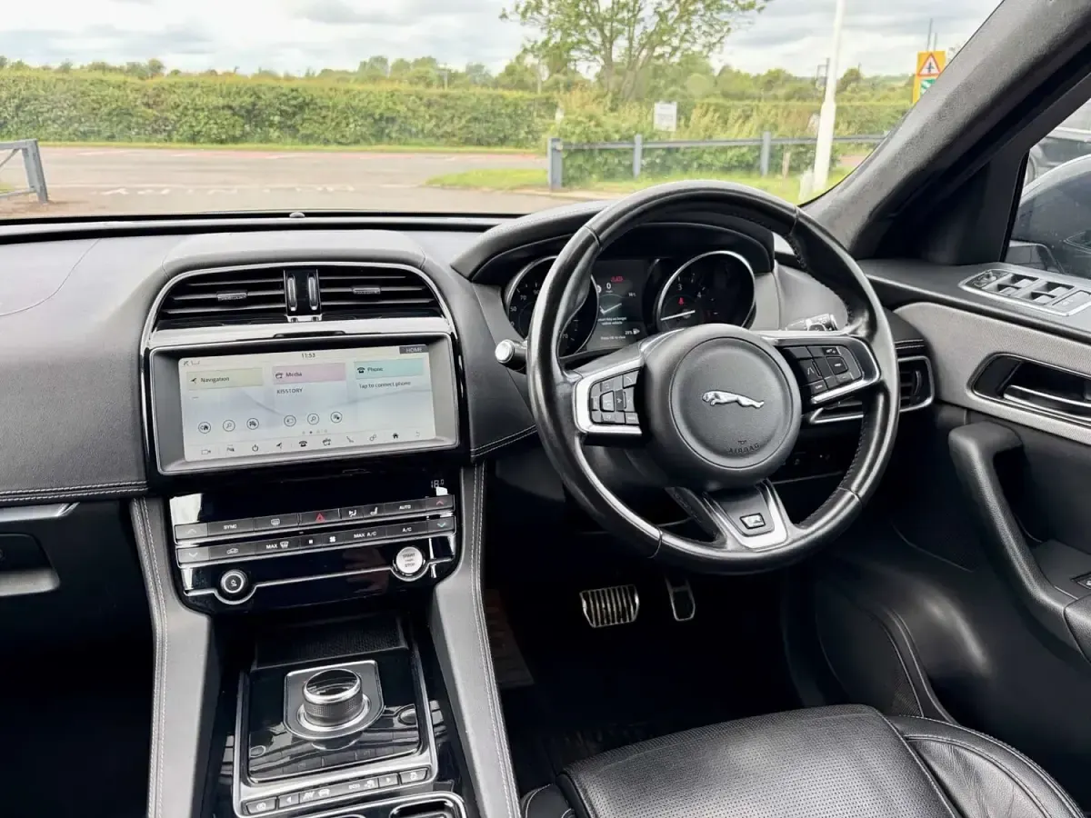 Begagnad Jaguar F-Pace R-Sport 2019 Grå SUV