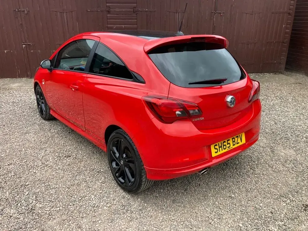 Used Vauxhall Corsa Edition 90 HP (66 kW) 2015 Red Hatchback