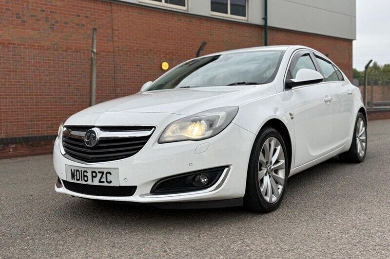 White Used 2016 Vauxhall Insignia Elite Hatchback | £6,700 (Fair price) - Image 1/1