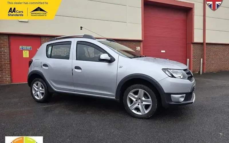 Used Dacia Sandero Lauréate 90 HP (66 kW) 2016 Hatchback